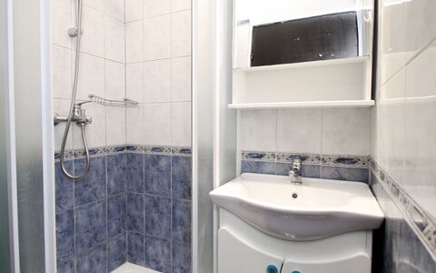 Parunov: Kraan, Loodgieterswerkinrichting, Eigendom, Wastafel, Badkamer, Wastafel In De Badkamer, Gebouw, Interieur Ontwerp, Douche