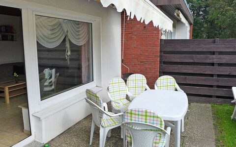 Kajüte: Meubilair, Eigendom, Gebouw, Schaduw, Hout, Stoel, Interieur Ontwerp, Buitenmeubels, Boom, Tafel