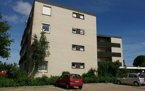 Norddeich 780: Auto, Fabriek, Wiel, Lucht, Voertuig, Gebouw, Eigendom, Venster