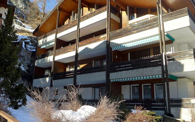 Zermatt 654: Gebouw, Fabriek, Dag, Eigendom, Venster, Wit, Lucht, Stedelijk Ontwerp, Boom, Buurt