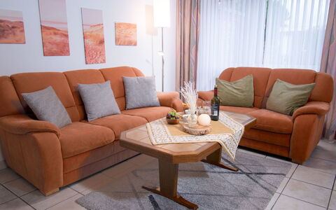 Störtebeker: Tafel, Meubilair, Bankstel, Comfort, Hout, Woonkamer, Interieur Ontwerp, Flooring, Rechthoek, Verdieping