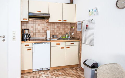 Teetied: Major Appliance, Interieur Ontwerp, Keuken, Toestel Van De Keuken, Meubilair, Flooring, Countertop, Verdieping, Cabinetry, Kamer
