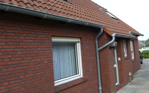 Teetied: Dak, Metselwerk, Eigendom, Muur, Huis, Steen, Huis, Venster, Gebouw, Onroerend Goed