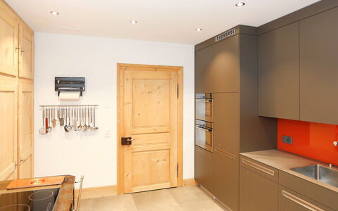 Von Capeller: Kamer, Eigendom, Meubilair, Interieur Ontwerp, Plafond, Cabinetry, Geel, Gebouw, Verdieping, Countertop