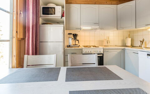 Vuosselinkulma 1: Keuken, Flooring, Interieur Ontwerp, Verdieping, Meubilair, Hout, Major Appliance, Toestel Van De Keuken, Plafond, Countertop