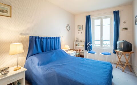 Saint Malo 260: Meubilair, Eigendom, Wit, Azure, Blauw, Comfort, Hout, Textiel, Interieur Ontwerp