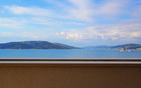 Villa Mustra: Blauw, Zwemwater, Lucht, Zee, Horizon, Water, Azure, Oceaan, Kust, Kust