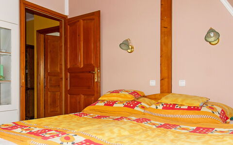 Colore: Meubilair, Comfort, Gebouw, Deur, Bed Frame, Hout, Oranje, Textiel, Interieur Ontwerp