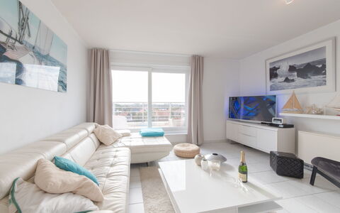 Wilde Zee with Terrace: Eigendom, Venster, Azure, Bankstel, Interieur Ontwerp, Hout, Woonkamer, Flooring, Verdieping