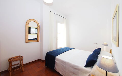 Sant Mori: Meubilair, Eigendom, Gebouw, Comfort, Hout, Azure, Venster, Verlichting, Interieur Ontwerp, Bed Frame