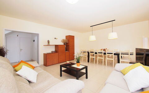 Sant Mori: Eigendom, Meubilair, Comfort, Tafel, Televisie, Kamerplant, Oranje, Gebouw, Hout, Interieur Ontwerp