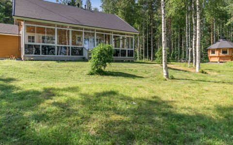 Katariina: Gras, Huis, Verblijf, Land Lot, Huis, Landgoed, Gazon, Siding, Boerderij, Veranda