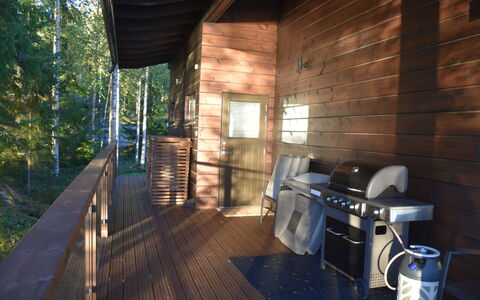 Villa Miestamo: Hout, Flooring, Verdieping, Hardwood, Houten Vloer, Dek, Beits, Plank, Veranda, Plafond