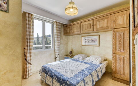 Cavalaire 154: Slaapkamer, Bed, Eigendom, Meubilair, Kamer, Laken, Bed Frame, Interieur Ontwerp, Plafond, Bedding