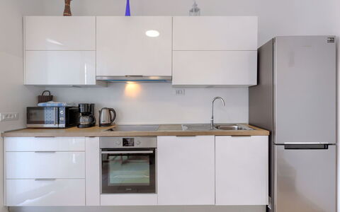 Umag 119: Cabinetry, Gootsteen, Countertop, Meubilair, Gebouw, Wastafel, Kraan, Fornuis, Toestel Van De Keuken, Keuken