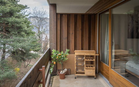 Orion 205: Wolk, Lucht, Eigendom, Gebouw, Boom, Hout, Stoel, Stedelijk Ontwerp, Buitenmeubels, Tafel