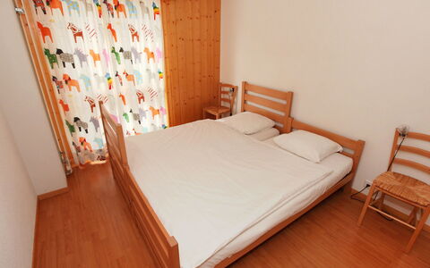 Ovronnaz 505: Meubilair, Eigendom, Comfort, Hout, Gebouw, Textiel, Oranje, Bed Frame, Bed, Huis