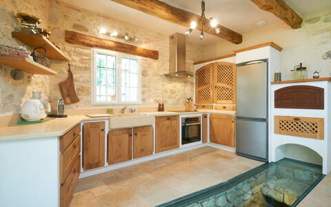 Moulin de Rabine: Eigendom, Kamer, Countertop, Meubilair, Gebouw, Interieur Ontwerp, Keuken, Cabinetry, Plafond, Verdieping