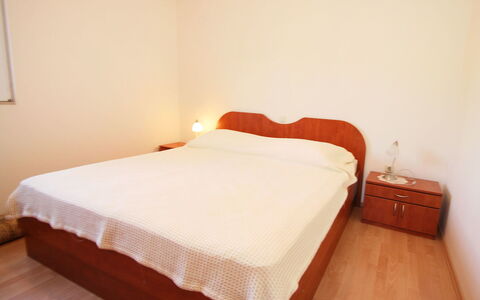 Ratimir: Meubilair, Comfort, Hout, Bed, Verdieping, Flooring, Schaduw, Hardwood, Beits