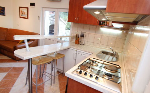 Ratimir: Countertop, Cabinetry, Toestel Van De Keuken, Gasfornuis, Fornuis, Keuken, Wastafel, Hout, Fotolijst, Cooktop