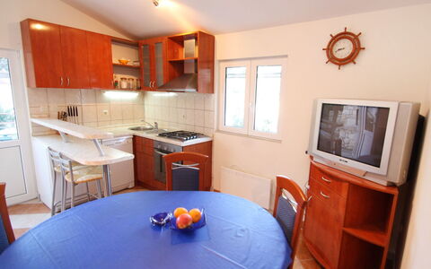 Ratimir: Tafel, Cabinetry, Meubilair, Eigendom, Stoel, Blauw, Venster, Fotolijst, Lade, Hout