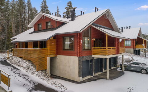 Sointuilevi 2 D 13: Hout, Architectuur, Verblijf, Huis, Huis, Siding, Dak, Helling, Blokhut