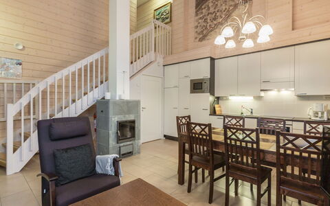 Sointuilevi 2 D 13: Interieur Ontwerp, Flooring, Verdieping, Meubilair, Hout, Plafond, Houten Vloer, Kamer, Verlichting, Huis