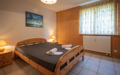 Ovronnaz 800: Meubilair, Eigendom, Gebouw, Comfort, Bed, Verlichting, Hout, Interieur Ontwerp, Bed Frame