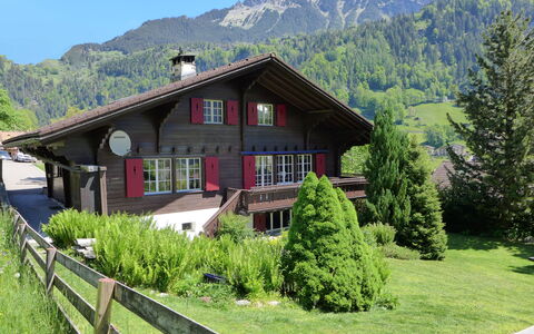 Chalet am Schärm: Fabriek, Lucht, Berg, Eigendom, Gebouw, Venster, Boom, Natuurlijk Landschap, Huis, Land Lot