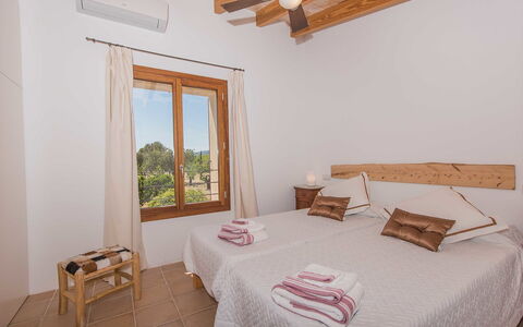 Cas Ciutada: Slaapkamer, Bed, Meubilair, Kamer, Eigendom, Laken, Plafond, Bed Frame, Bedding, Interieur Ontwerp