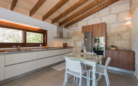 Cas Ciutada: Kamer, Eigendom, Gebouw, Meubilair, Interieur Ontwerp, Plafond, Straal, Verdieping, Countertop, Huis