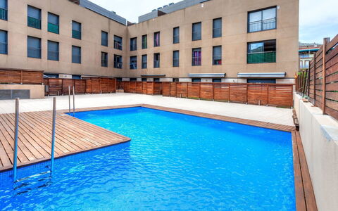 Escorxador: Water, Gebouw, Lucht, Venster, Zwembad, Azure, Blauw, Huis, Rechthoek, Fabriek
