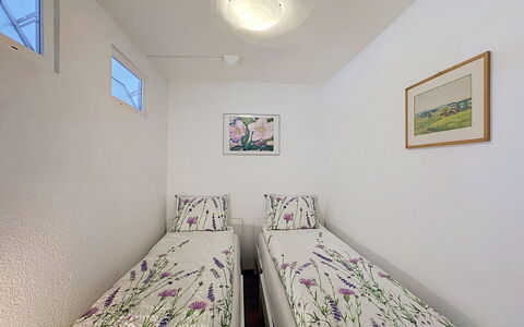 Viktoria a: Muur, Verdieping, Flooring, Interieur Ontwerp, Plafond, Kamer, Appartement, Slaapkamer, Bed, Hoofdkussen