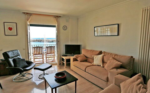 Cambrils Port: Eigendom, Bankstel, Meubilair, Tafel, Hout, Interieur Ontwerp, Woonkamer, Verdieping, Comfort, Flooring