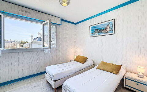 Quiberon 142: Verdieping, Slaapkamer, Linens, Bedding, Laken, Bed, Hotel, Bed Frame, Plank, Houten Vloer