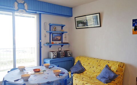 Quiberon 225: Meubilair, Eigendom, Blauw, Azure, Fotolijst, Venster, Interieur Ontwerp, Verlichting, Decoratie, Verdieping