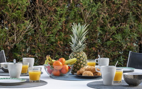 Carnac 142: Voedsel, Tableware, Tafel, Bord, Dishware, Fruit, Natuurlijke Voedingsmiddelen
