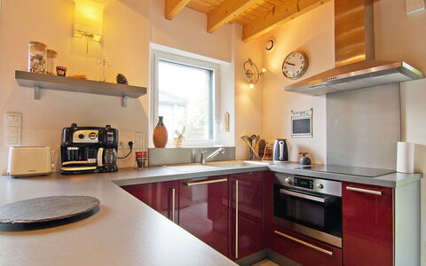 Courdiec: Countertop, Cabinetry, Meubilair, Eigendom, Gootsteen, Fornuis, Wastafel, Hout, Keuken, Toestel Van De Keuken