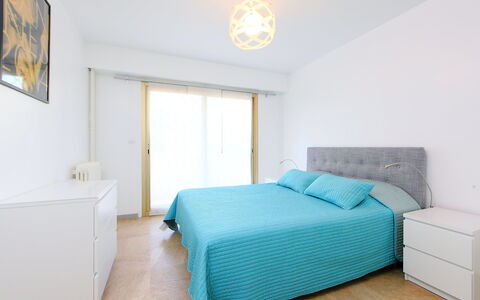Lerins: Meubilair, Eigendom, Wit, Product, Gebouw, Azure, Hout, Venster, Verlichting, Geel
