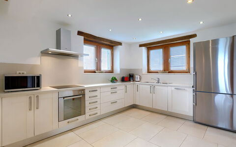 Remington: Countertop, Cabinetry, Eigendom, Meubilair, Gebouw, Toestel Van De Keuken, Fornuis, Keuken, Huishoudapparatuur, Venster