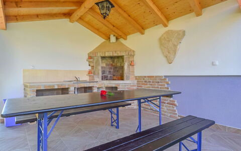 Finida: Eigendom, Gebouw, Hout, Interieur Ontwerp, Architectuur, Verdieping, Huis, Beits, Flooring, Hardwood