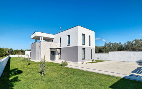 Lungera: Huis, Eigendom, Huis, Architectuur, Gebouw, Woongebied, Onroerend Goed, Land Lot, Facade, Villa