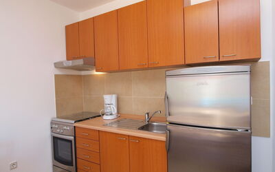 Sablić 100.1: Cabinetry, Meubilair, Eigendom, Gebouw, Countertop, Toestel Van De Keuken, Fornuis, Hout, Keuken, Interieur Ontwerp