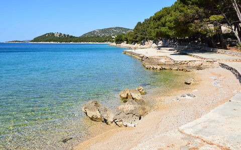 Vodice Tribunj 124: Water, Lucht, Dag, Fabriek, Azure, Boom, Natuurlijk Landschap, Strand, Vegetation, Zwemwater