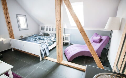 Szczawno Zdroj 100: Gebouw, Meubilair, Comfort, Bed Frame, Textiel, Hout, Hoofdkussen, Interieur Ontwerp, Flooring, Verdieping
