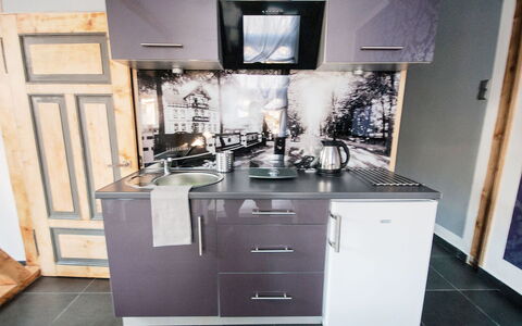 Szczawno Zdroj 100: Cabinetry, Gebouw, Countertop, Keuken, Purper, Stoel, Lade, Toestel Van De Keuken, Hout, Interieur Ontwerp