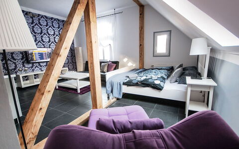 Szczawno Zdroj 100: Meubilair, Eigendom, Comfort, Fotolijst, Hoofdkussen, Hout, Bed Frame, Gebouw, Bankstel, Interieur Ontwerp
