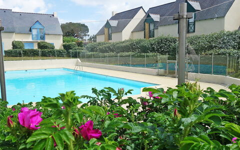 Les Villas de Kermaria: Water, Bloem, Fabriek, Wolk, Eigendom, Lucht, Zwembad, Groen, Natuur, Gebouw