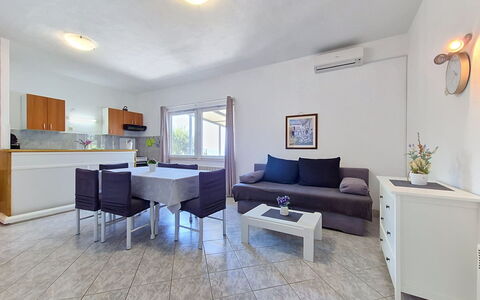 Vesna: Meubilair, Flooring, Verdieping, Interieur Ontwerp, Bankstel, Appartement, Plafond, Tafel, Woonkamer, Kamer