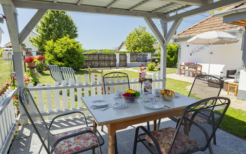 Sunny: Meubilair, Stoel, Buitenmeubels, Tafel, Buitentafel, Keuken En Eettafel, Huis, Tuin, Schaduw, Verblijf